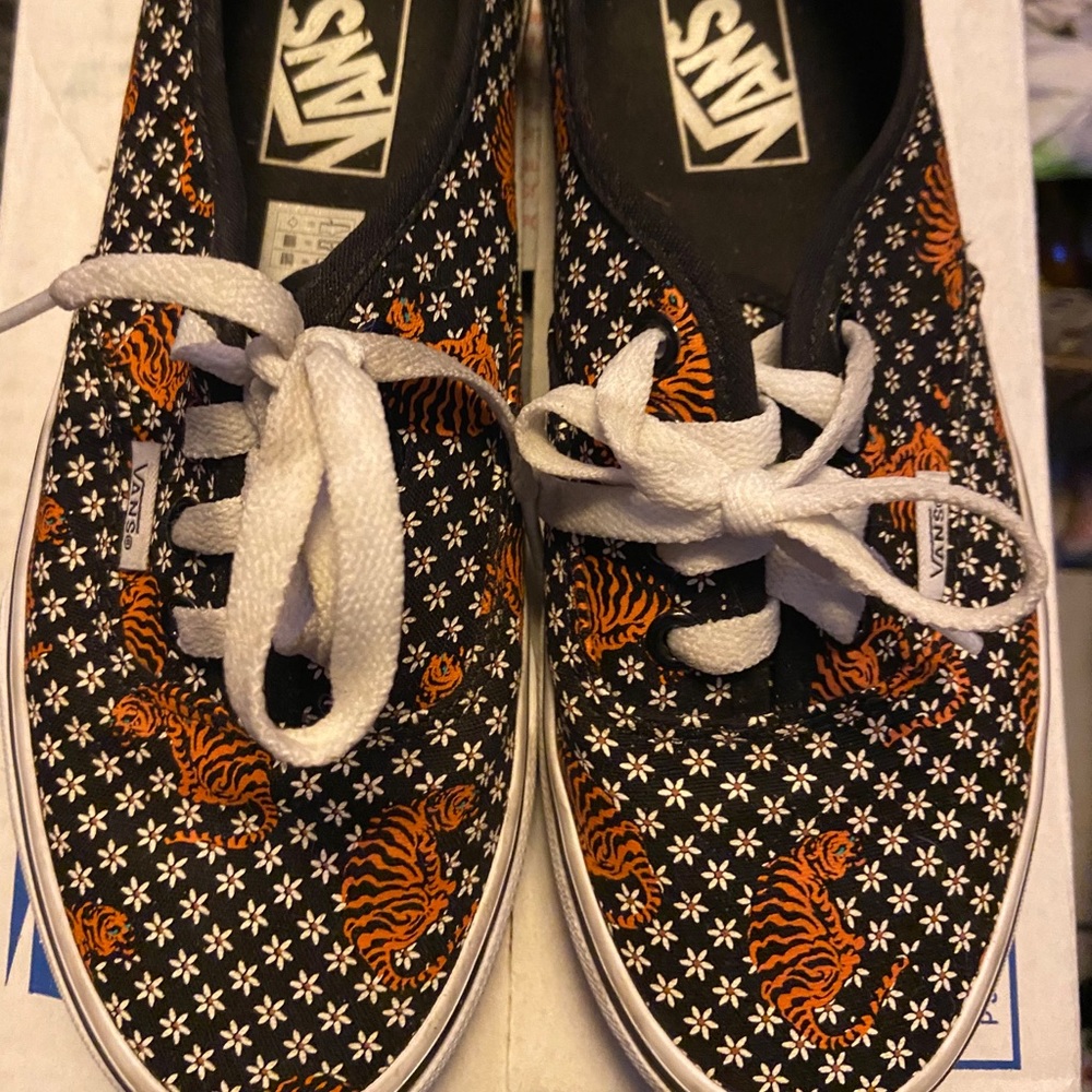 Tiger Floral women Vans size 7.5